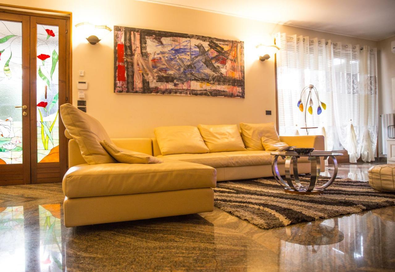 Villa Ivana 데센자노델가르다 외부 사진
