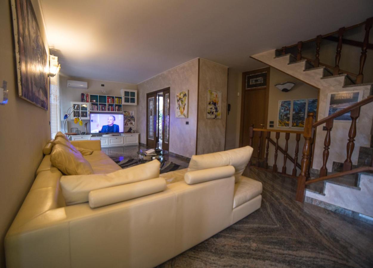 Villa Ivana 데센자노델가르다 외부 사진